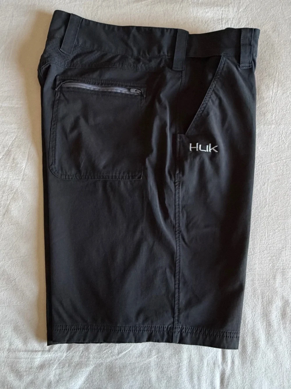 Huk Performance Fabrics Men's Black 10.5”Cargo Fishing Shorts L 36W Pockets